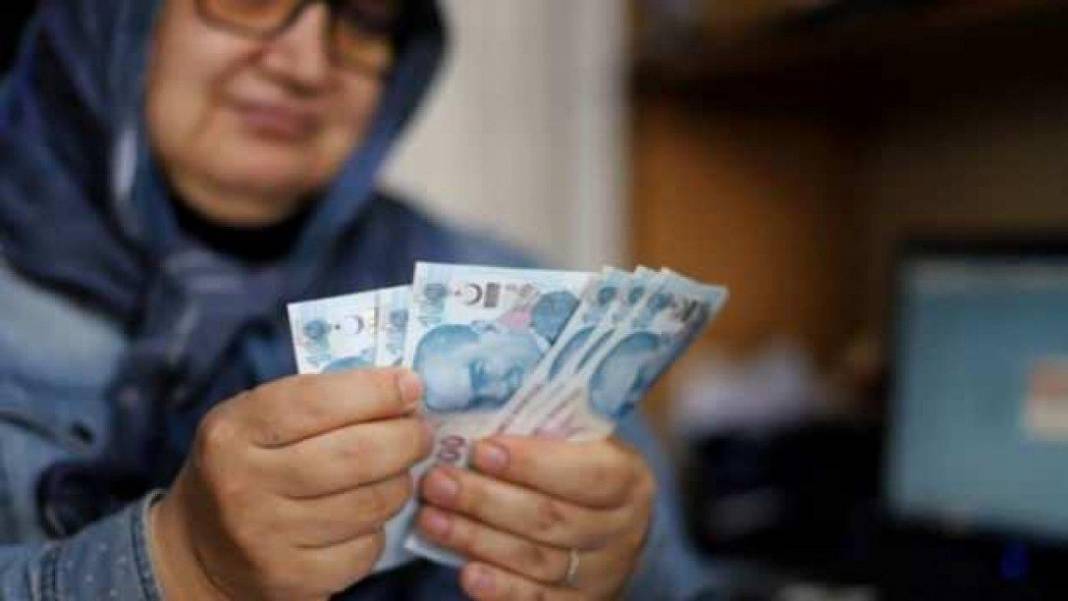 Banka devinden emeklilere 22 bin 500 TL promosyon fırsatı ‘Duyan bankaya koşuyor’ 1