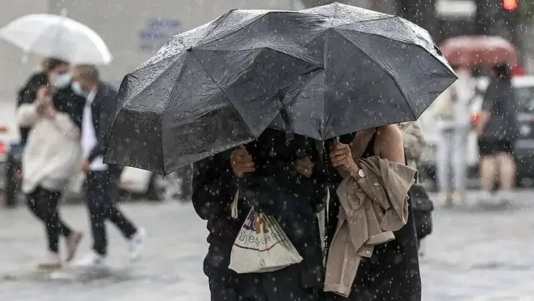 Meteoroloji'den gök gürültülü sağanak uyarısı. Sıcaklıklar birden düşecek 6