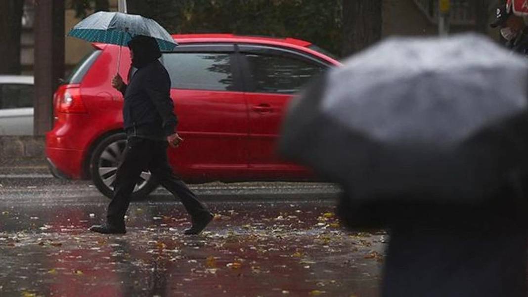 Meteoroloji'den gök gürültülü sağanak uyarısı. Sıcaklıklar birden düşecek 8