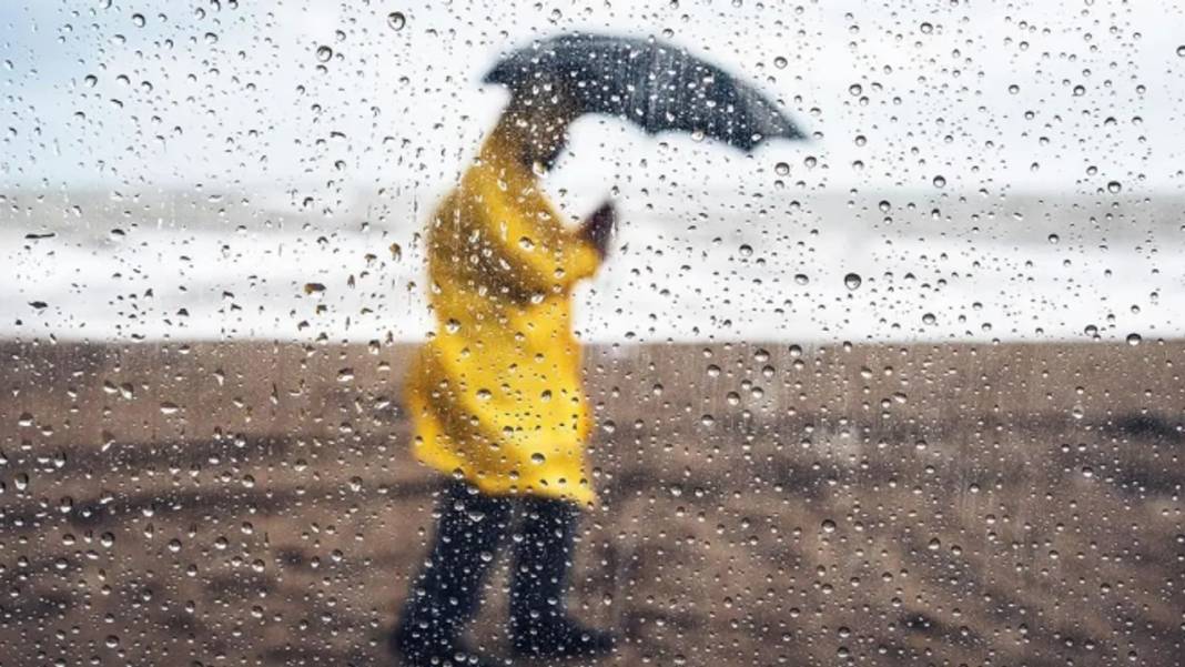 Meteoroloji'den gök gürültülü sağanak uyarısı. Sıcaklıklar birden düşecek 4