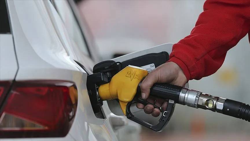 Benzine okkalı zam geliyor: Salı gününden itibaren geçerli olacak 4