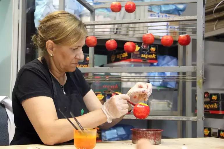 Her birini elleriyle üretip, Osmanlı geleneğini yaşatıyorlar 1