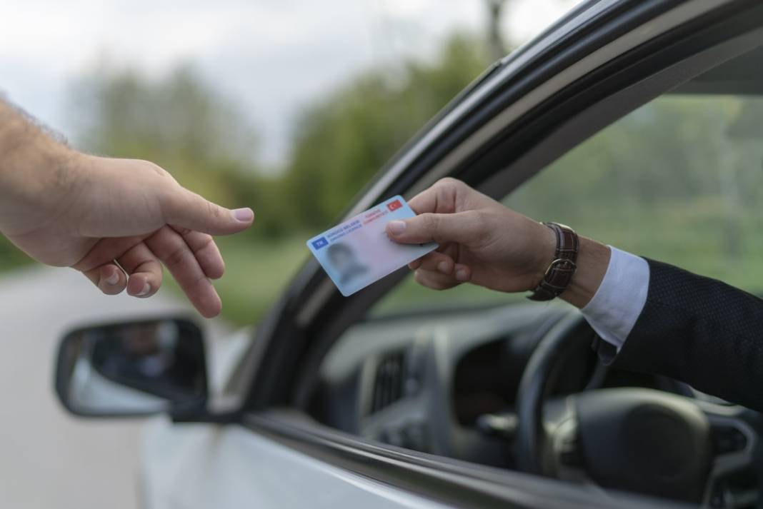 Yeni tip ehliyetler için geri sayım başladı! Değiştirmeyen ceza ödeyecek 1