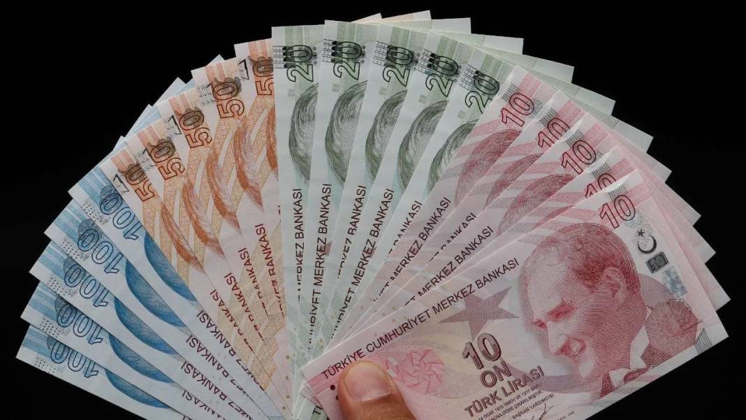 Paralar yurt dışına kaçtı: 1,7 milyar dolar para buhar oldu 1