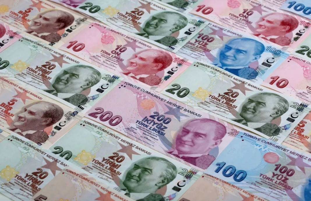 Paralar yurt dışına kaçtı: 1,7 milyar dolar para buhar oldu 2