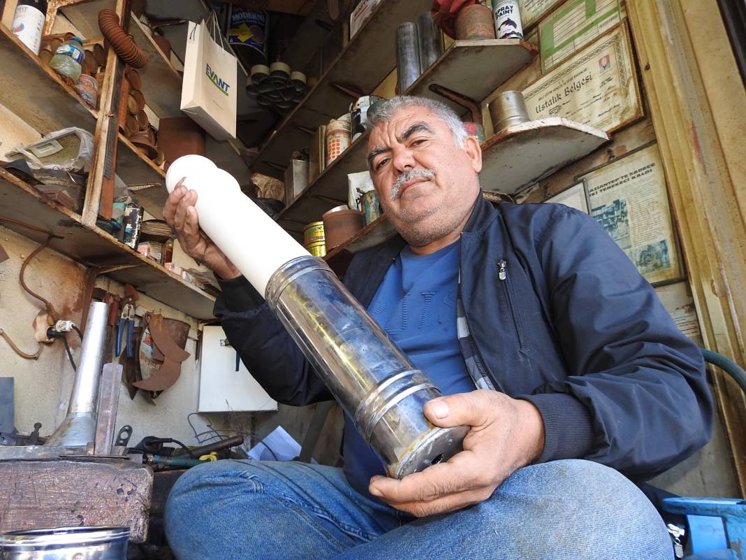 Baba ve dede mesleğini bir buçuk metrekarelik dükkanında yaşatıyor. Yarım asırdır devam ediyor 1