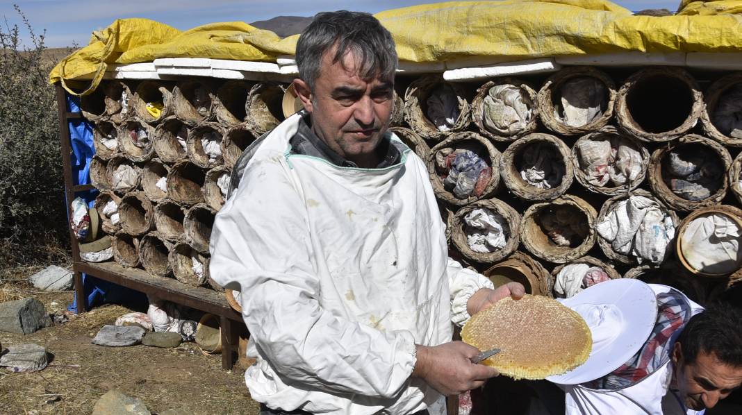 Soğuk havalarda etrafı çamurla kaplanıyor, kilosu 2 bin liradan alıcı buluyor 2