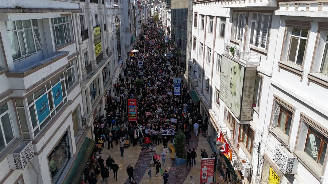 İsrail'e tepki dinmiyor! Türkiye'de birçok ilde Filistin bayrakları ile slogan atıldı 5