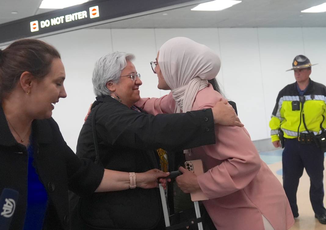 ABD'de serbest bırakılan Rümeysa Öztürk, Logan Havalimanı'na geldi 7