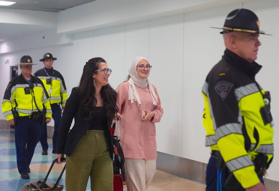 ABD'de serbest bırakılan Rümeysa Öztürk, Logan Havalimanı'na geldi 14