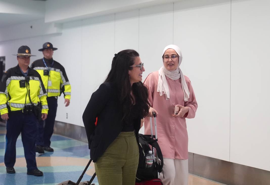 ABD'de serbest bırakılan Rümeysa Öztürk, Logan Havalimanı'na geldi 10