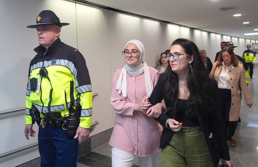ABD'de serbest bırakılan Rümeysa Öztürk, Logan Havalimanı'na geldi 5