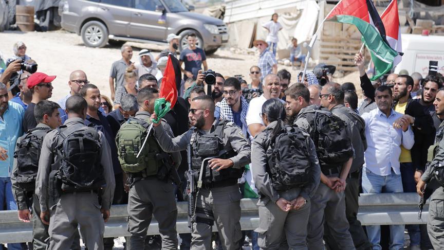 İsrail 3 Filistinli ile 1 Fransız aktivisti gözaltına aldı