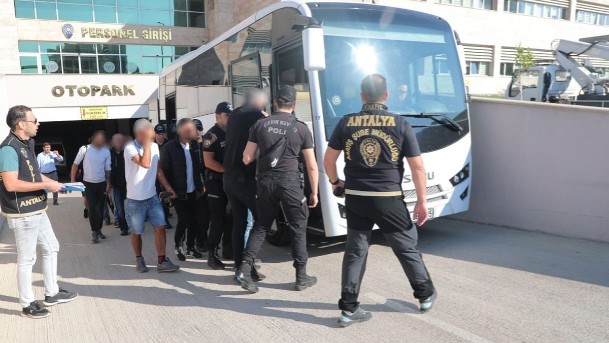 Antalya'da aranan 60 şüpheli yakalandı