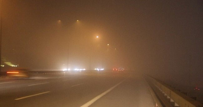 İstanbul'da sisli gece