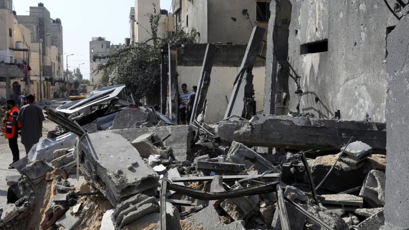 İsrail Gazze'de 2 evi bombaladı