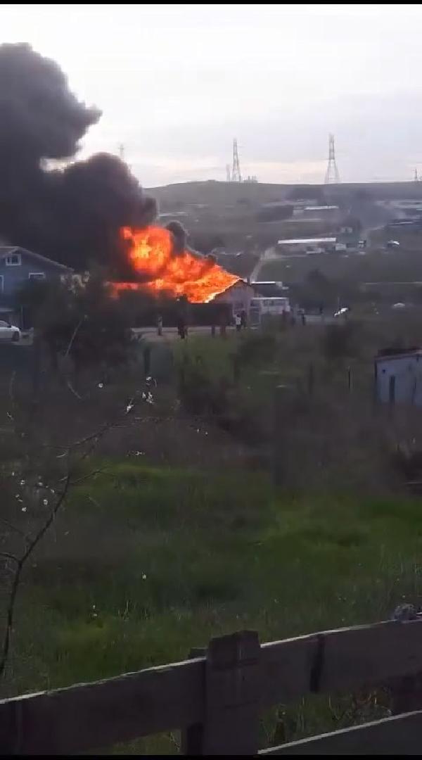 Tuzla'da 2 gecekondu alev alev yandı