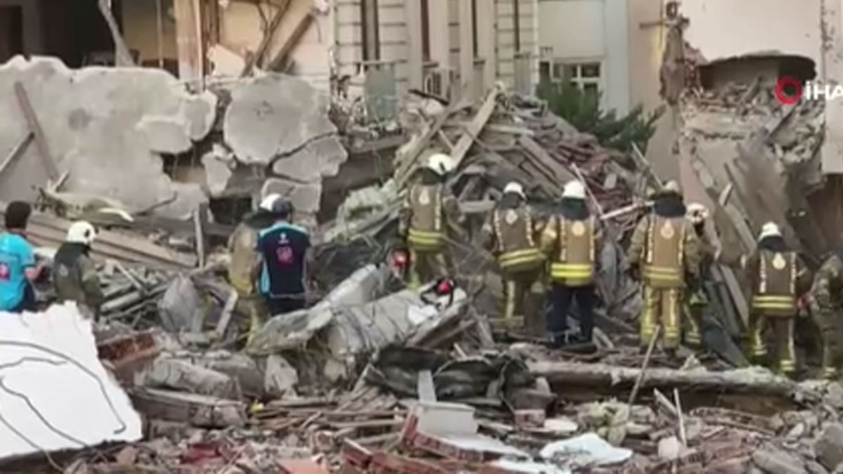 İstanbul'da bir bina çöktü! Çok sayıda ekip yönlendirildi