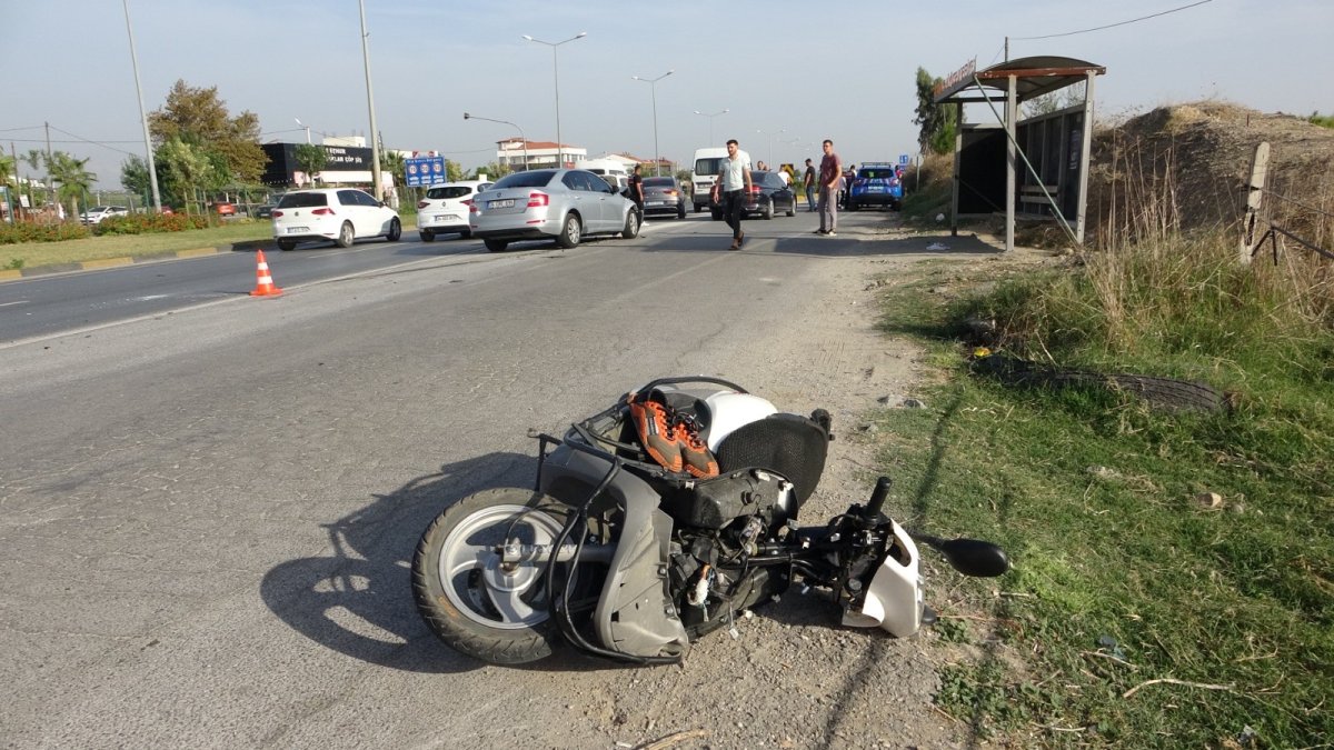 Kamyonetin aynasına çarpıp otomobilin altında sürüklenen motosiklet sürücüsü hayatını kaybetti