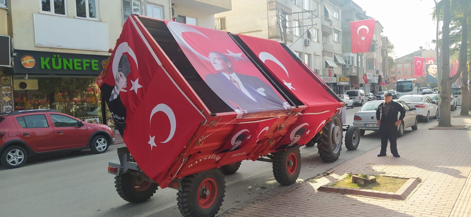 Traktörüyle Cumhuriyet kutlamalarına damga vurdu