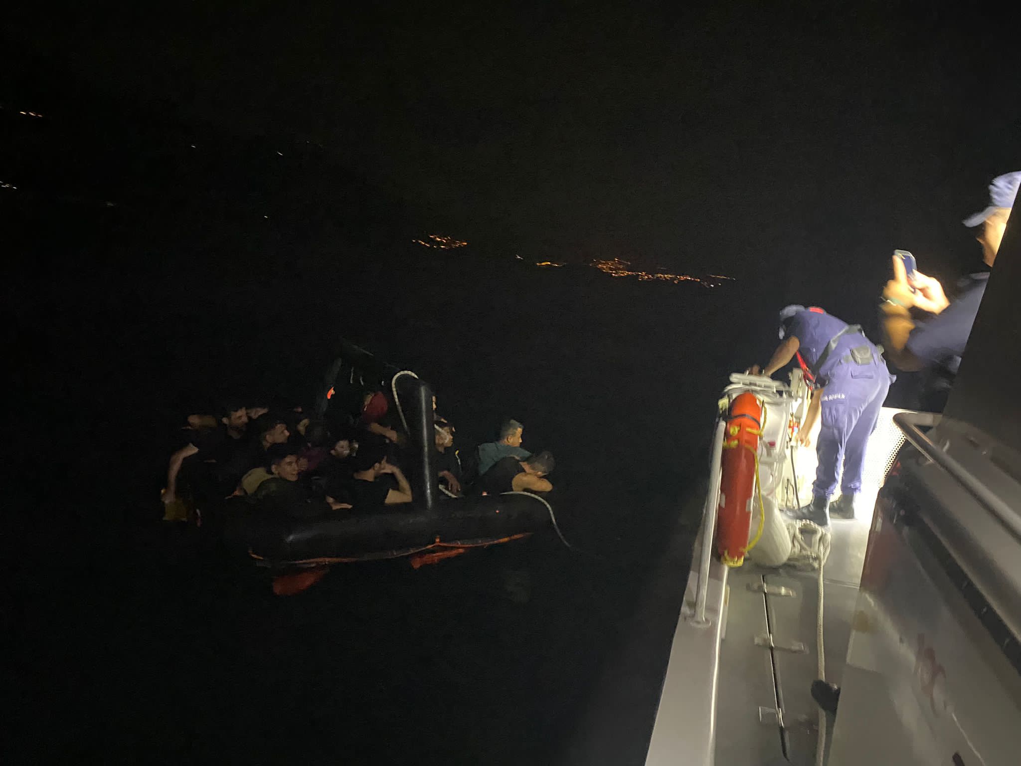 Antalya açıklarında 24 düzensiz göçmen kurtarıldı