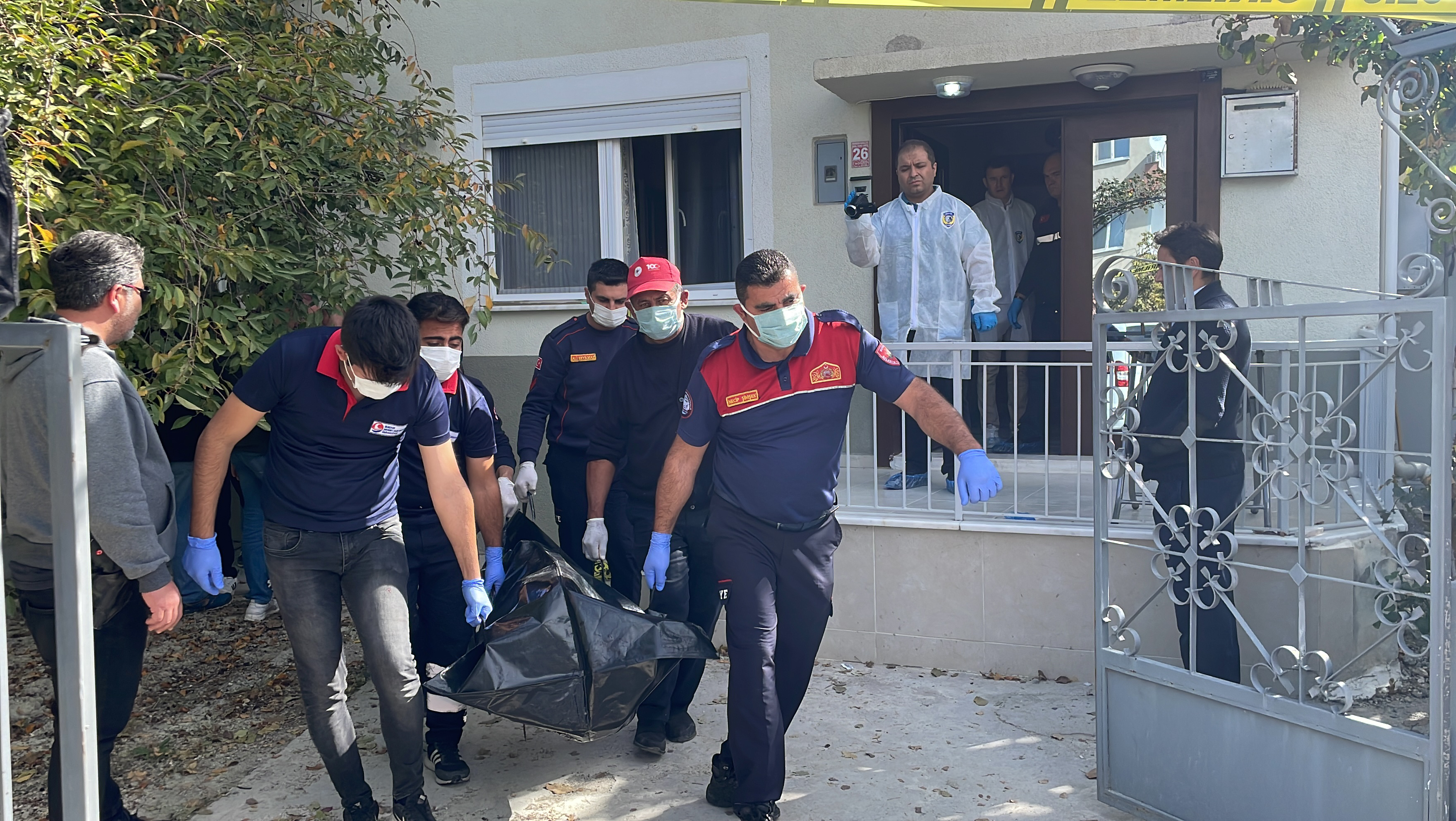 Burdur'da yaşlı adam evinde ölü, eşi yaralı halde bulundu