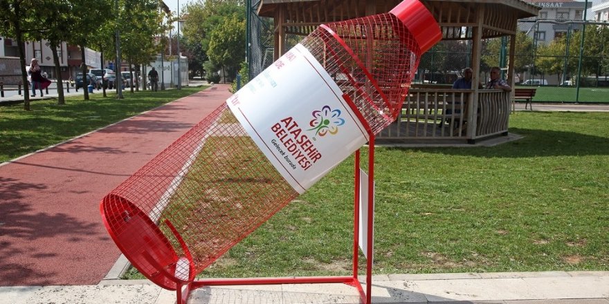 Çevre için pet şişeler kumbaraya