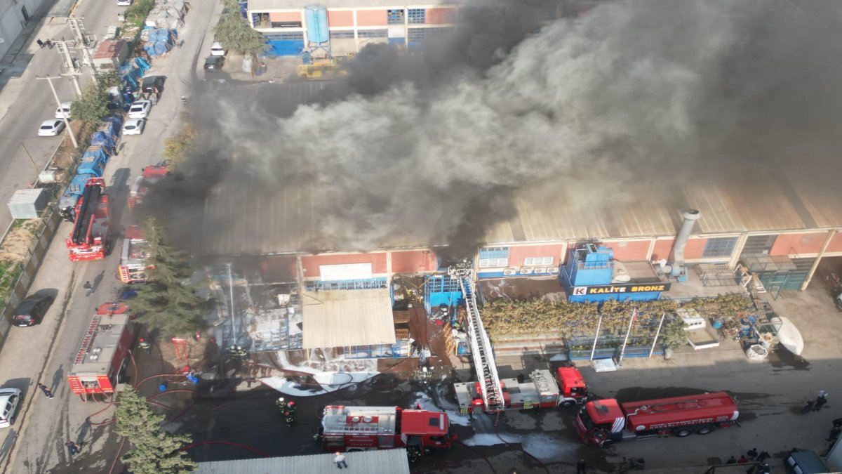 Plastik fabrikasının kimyasal tankı patladı: 3 işçi yaralandı