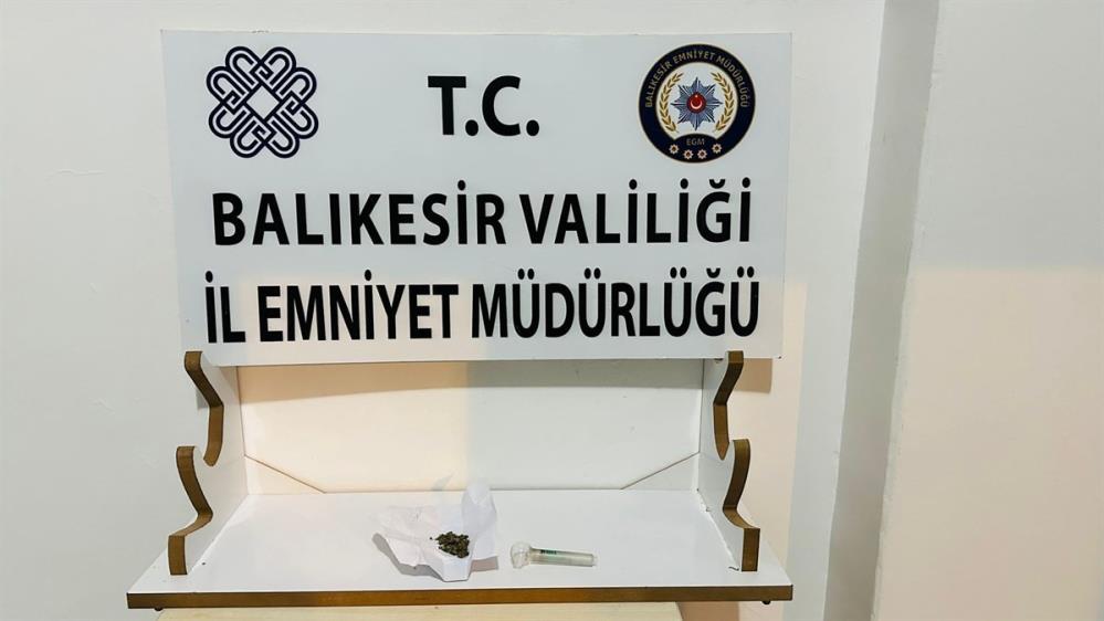 Balıkesir'de 3,74 gram esrar ele geçirildi