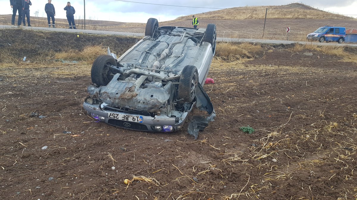 Kontrolden çıkan otomobil takla attı, sürücü ölümden döndü