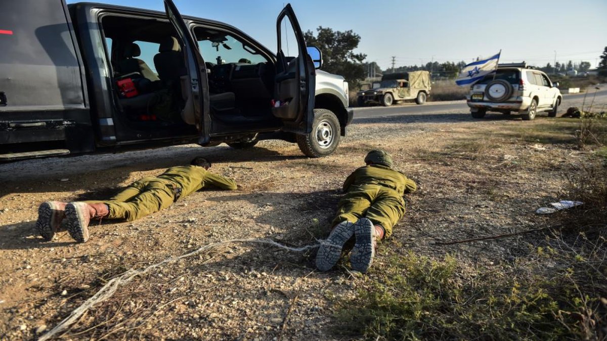 İsrail’e atılan füzeler askerleri alarma geçirdi