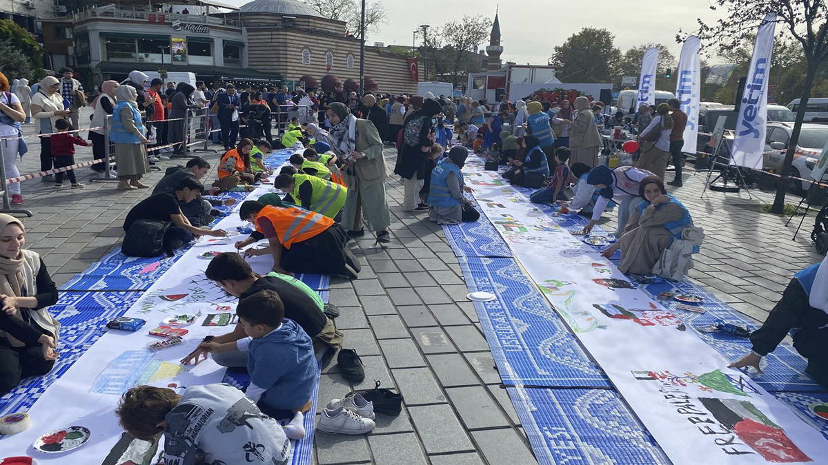 İstanbul'da Gazze için Hayır Çarşısı açıldı