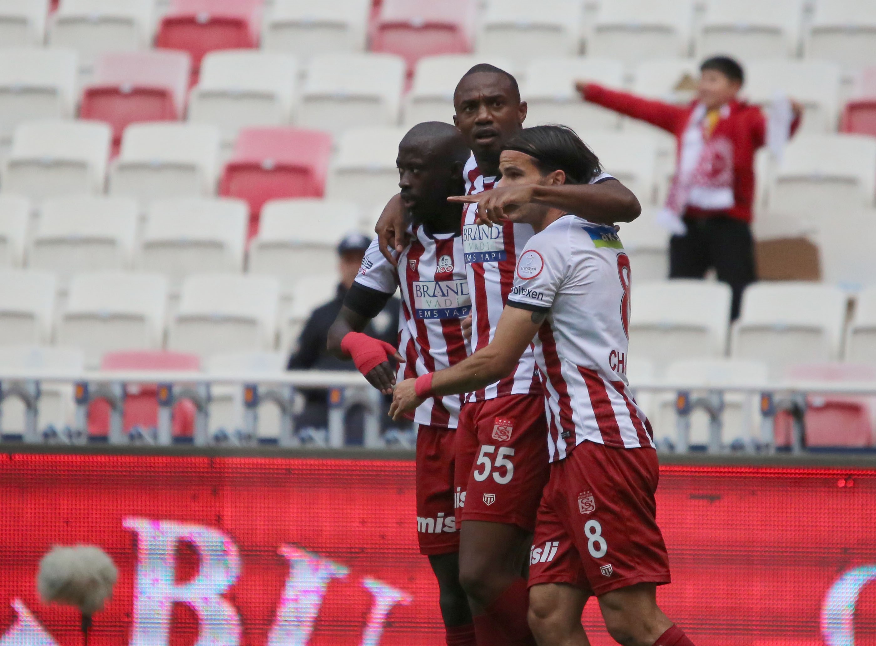 Sivassporlu futbolcu ilk gol sevincini yaşadı