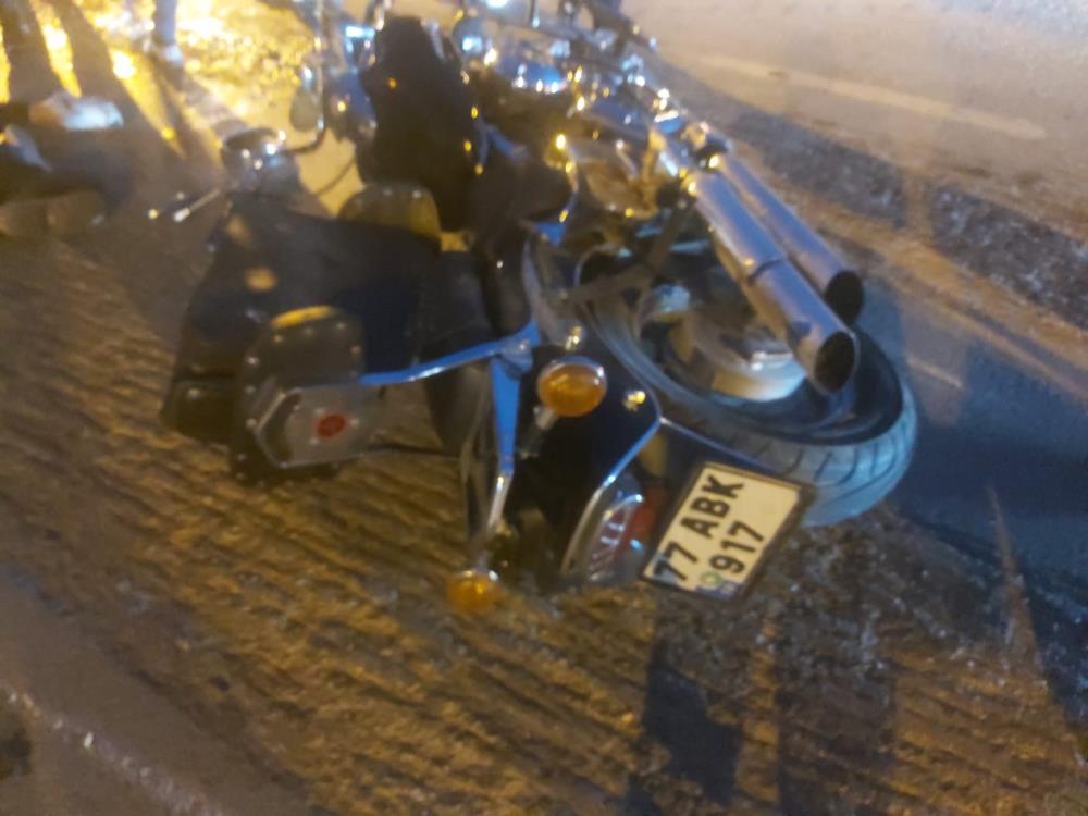 Motosiklet traktöre çarptı: 2 yaralı