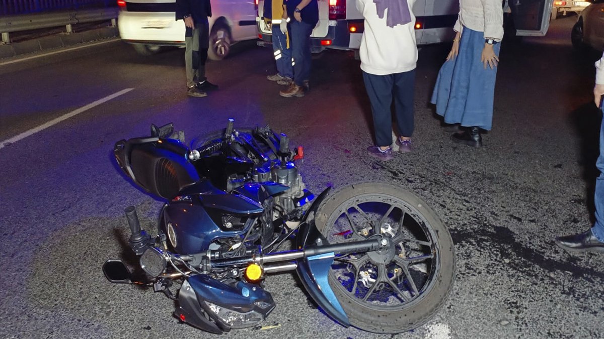 Güngören'de motosiklet otomobile çarptı:  1 yaralı