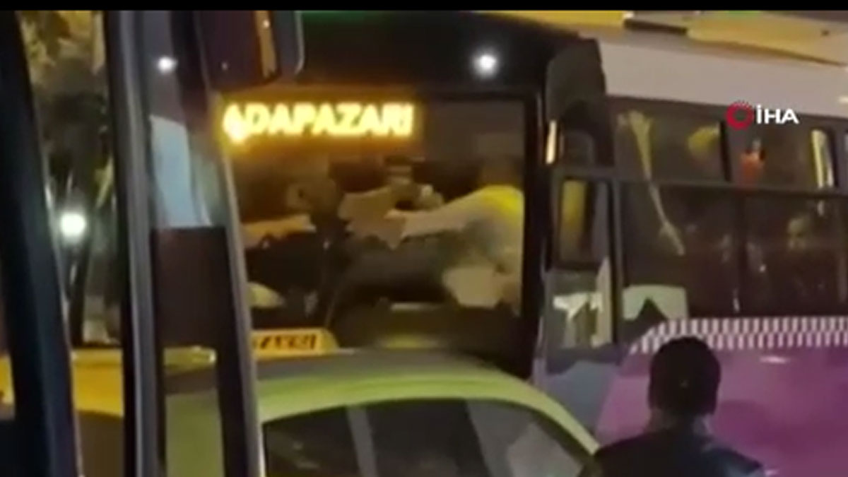 Yolcu otobüsünde şoförler tekme tokat birbirlerine girdi