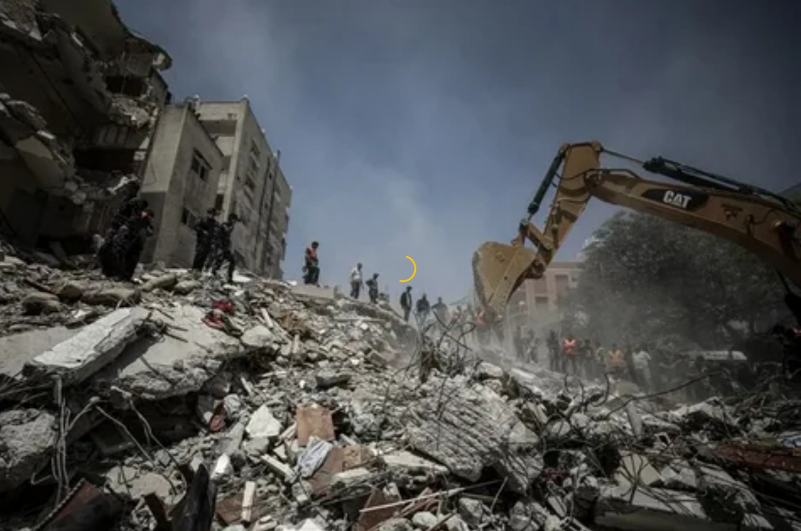 Depremde yıkılmıştı: Aynı enkazdan ikinci ceset çıktı