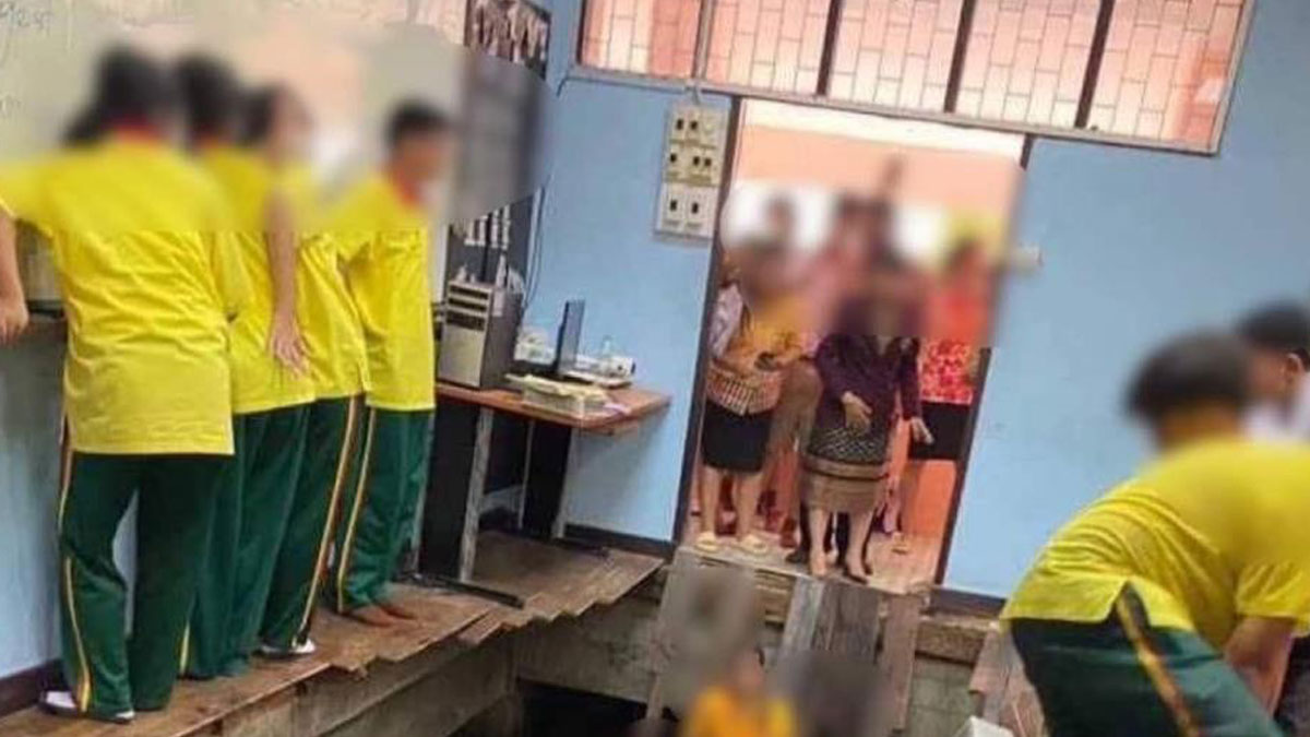Tayland'da ders esnasında sınıf çöktü: Öğrenciler aşağıya düştü