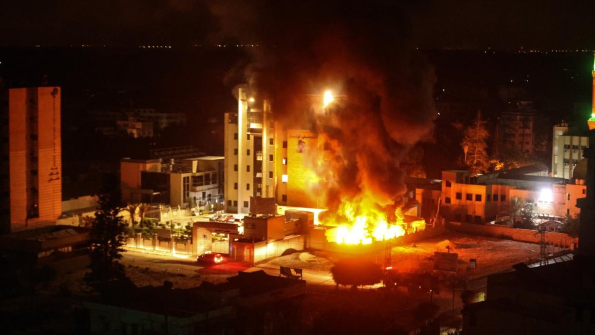İsrail Gazze'de çocuk hastanesini bombaladı