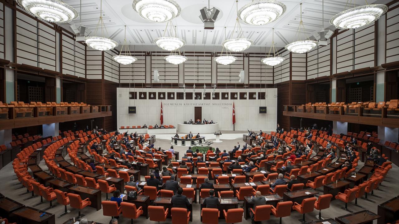Azerbaycan teskeresi Meclis'e sunuldu