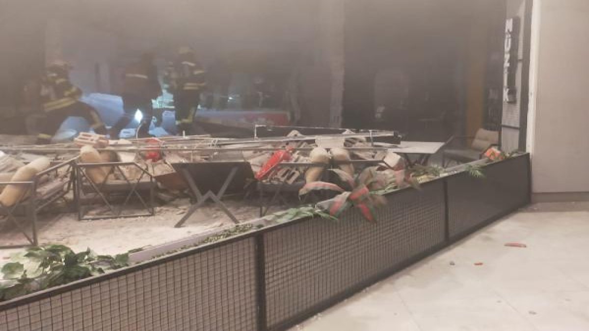 Erzurum'da alışveriş merkezindeki kafeteryada patlama: 2 yaralı