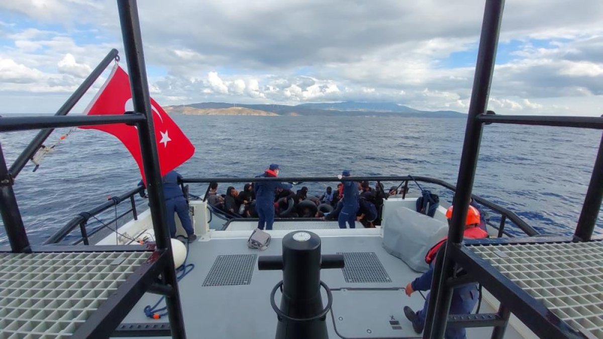 İzmir'de 39 kaçak göçmen kurtarıldı