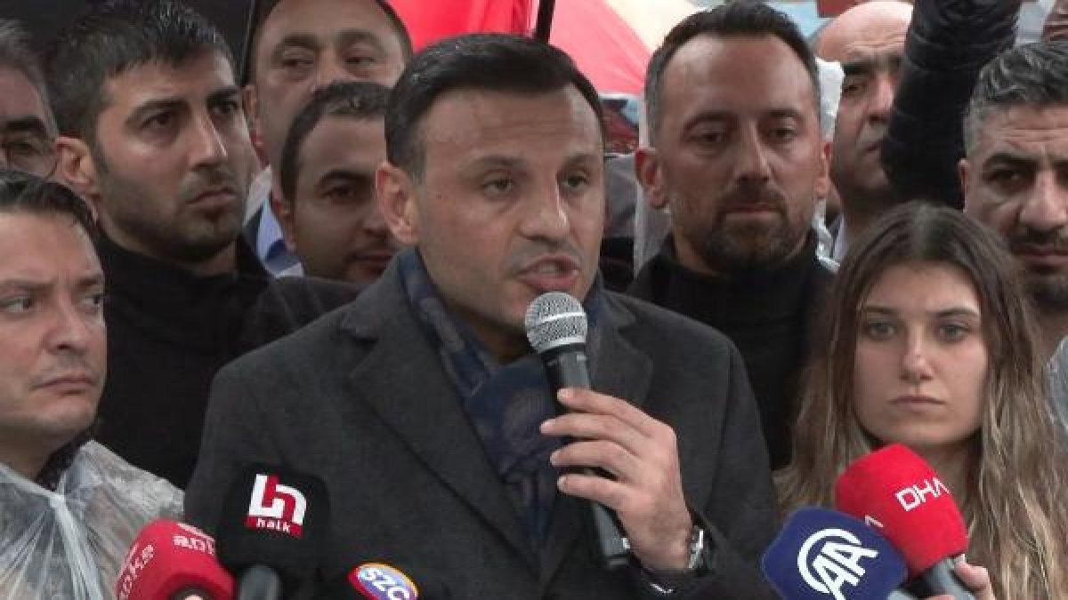 CHP İl Başkanı Özgür Çelik'ten adliye önünde protesto
