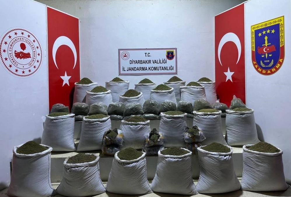 Diyarbakır’ın 3 ilçesinde 1 ton 23 kilo esrar ele geçirildi
