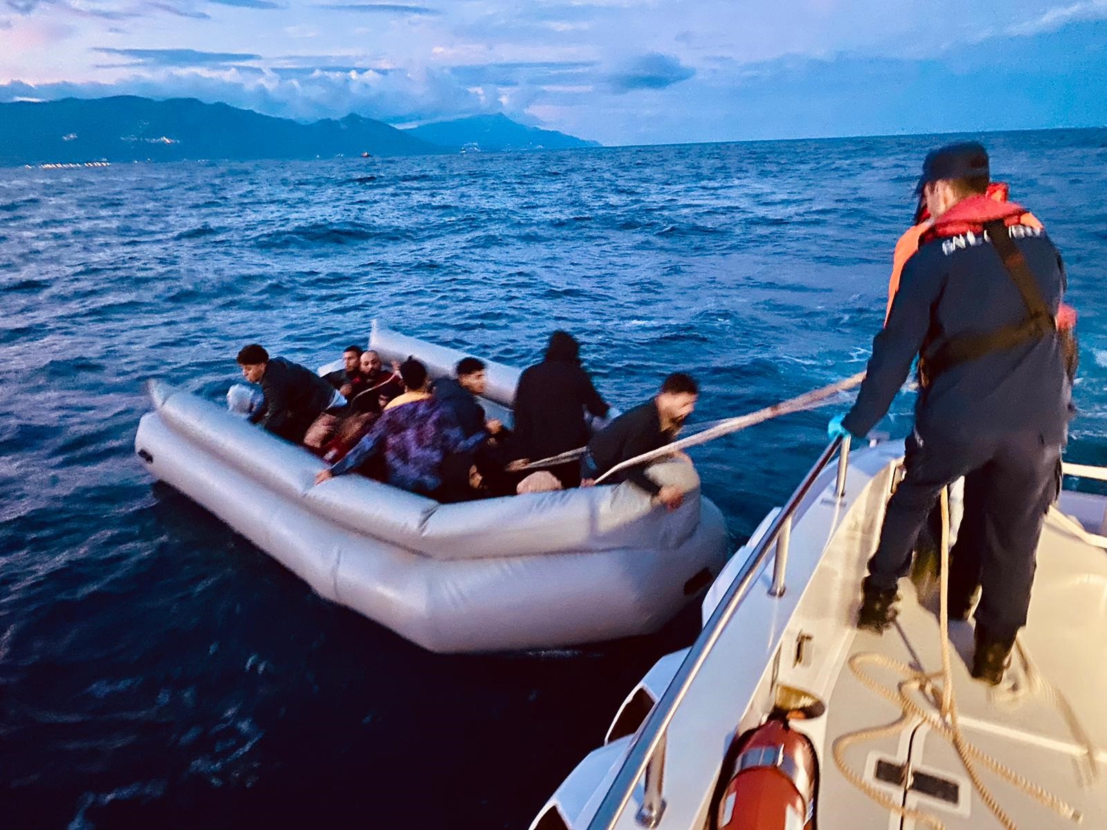 İzmir'de 59 düzensiz göçmen kurtarıldı