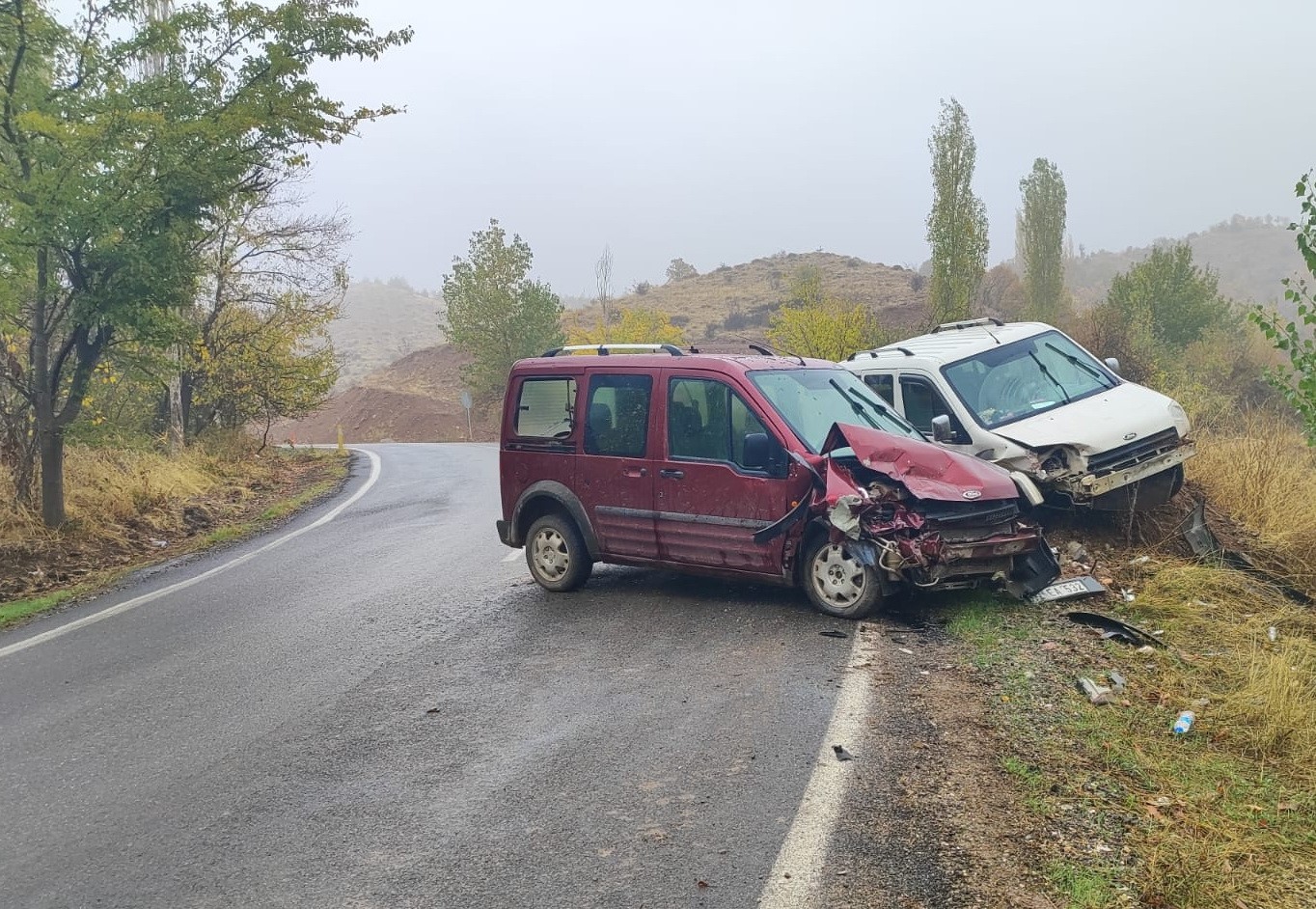 Adıyaman'da iki hafif ticari araç çarpıştı: 9 yaralı