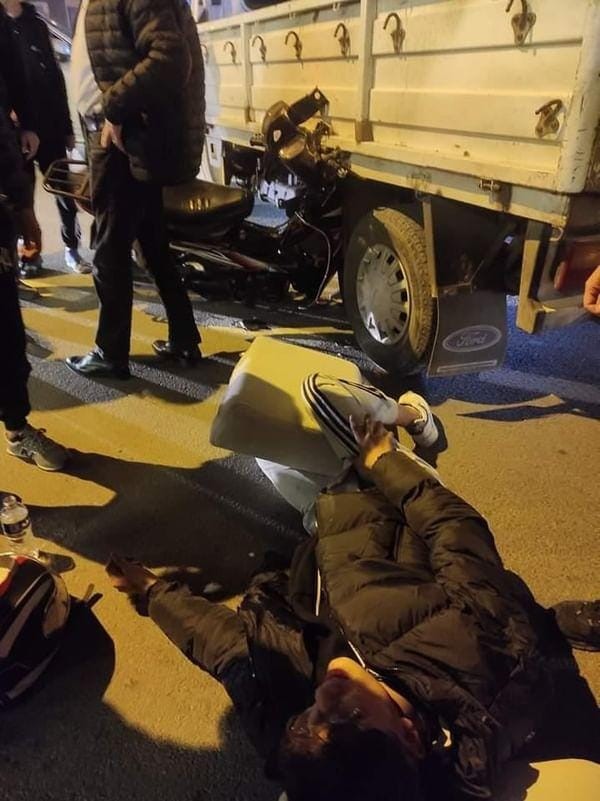 Bursa'da motosikletle kamyon çarpıştı