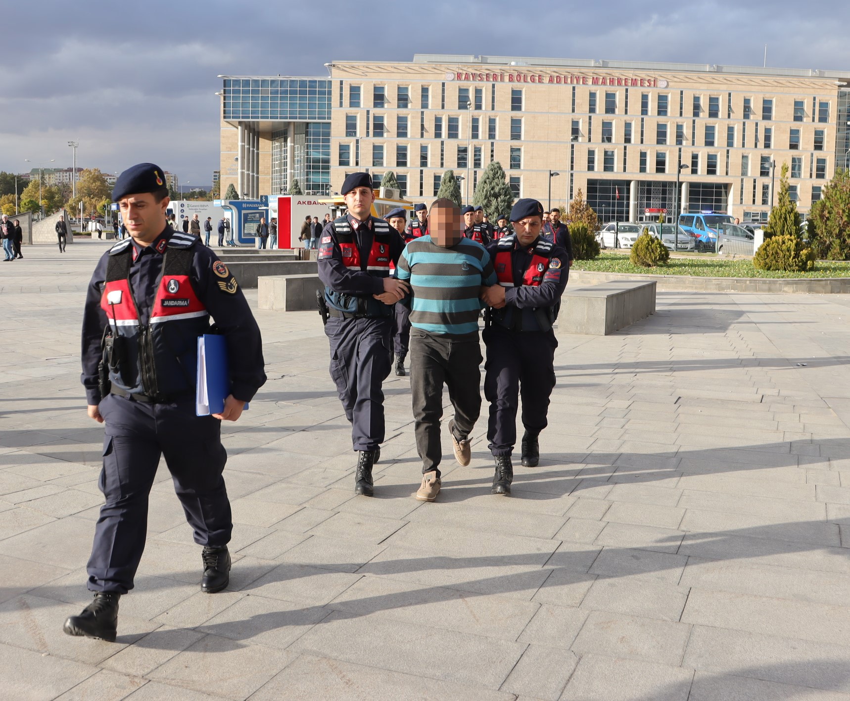 Kayseri'deki kadın cinayetinde yeni gelişme: Komşusu ve 2 oğlu adliyede