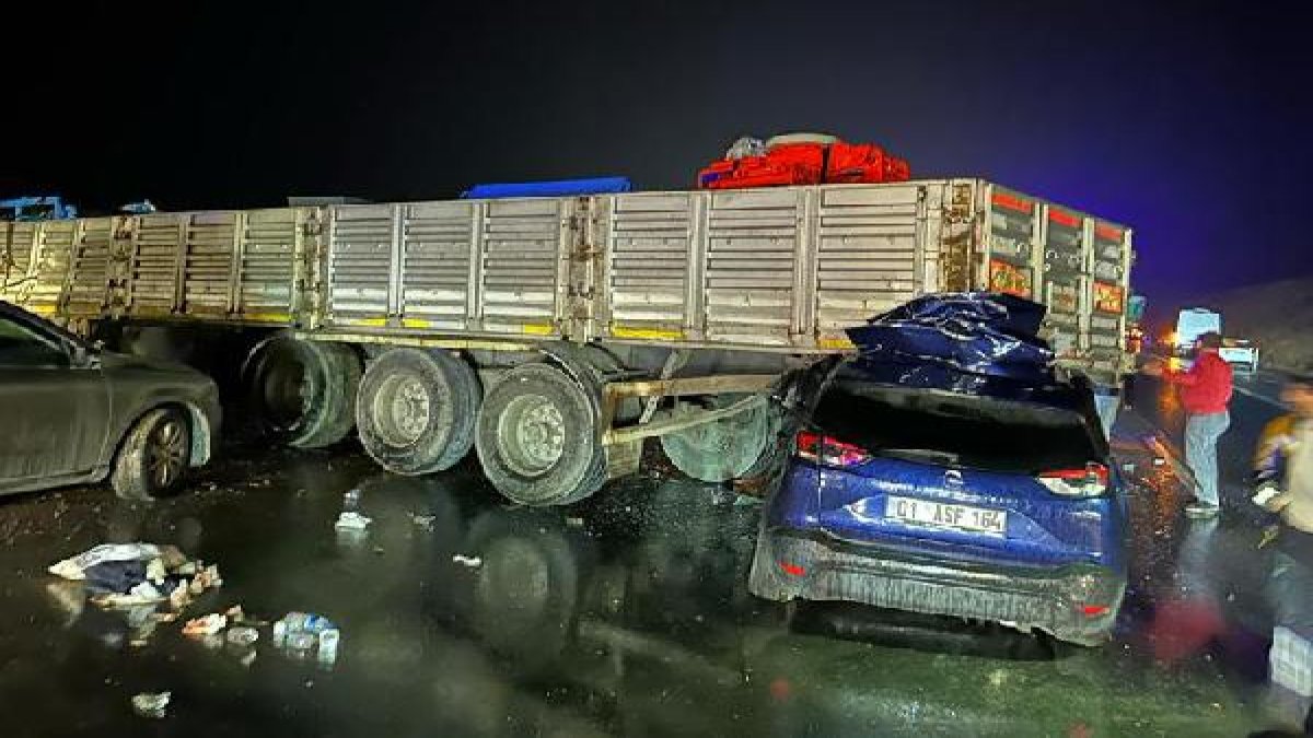 Gaziantep'te, otomobil TIR’ın altına girdi 1 ölü 3 yaralı