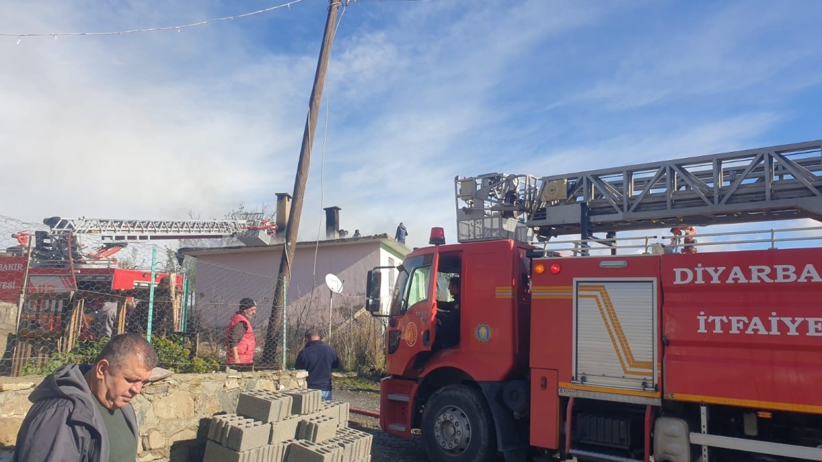 Diyarbakır’da pazarda olan vatandaşın evi küle döndü